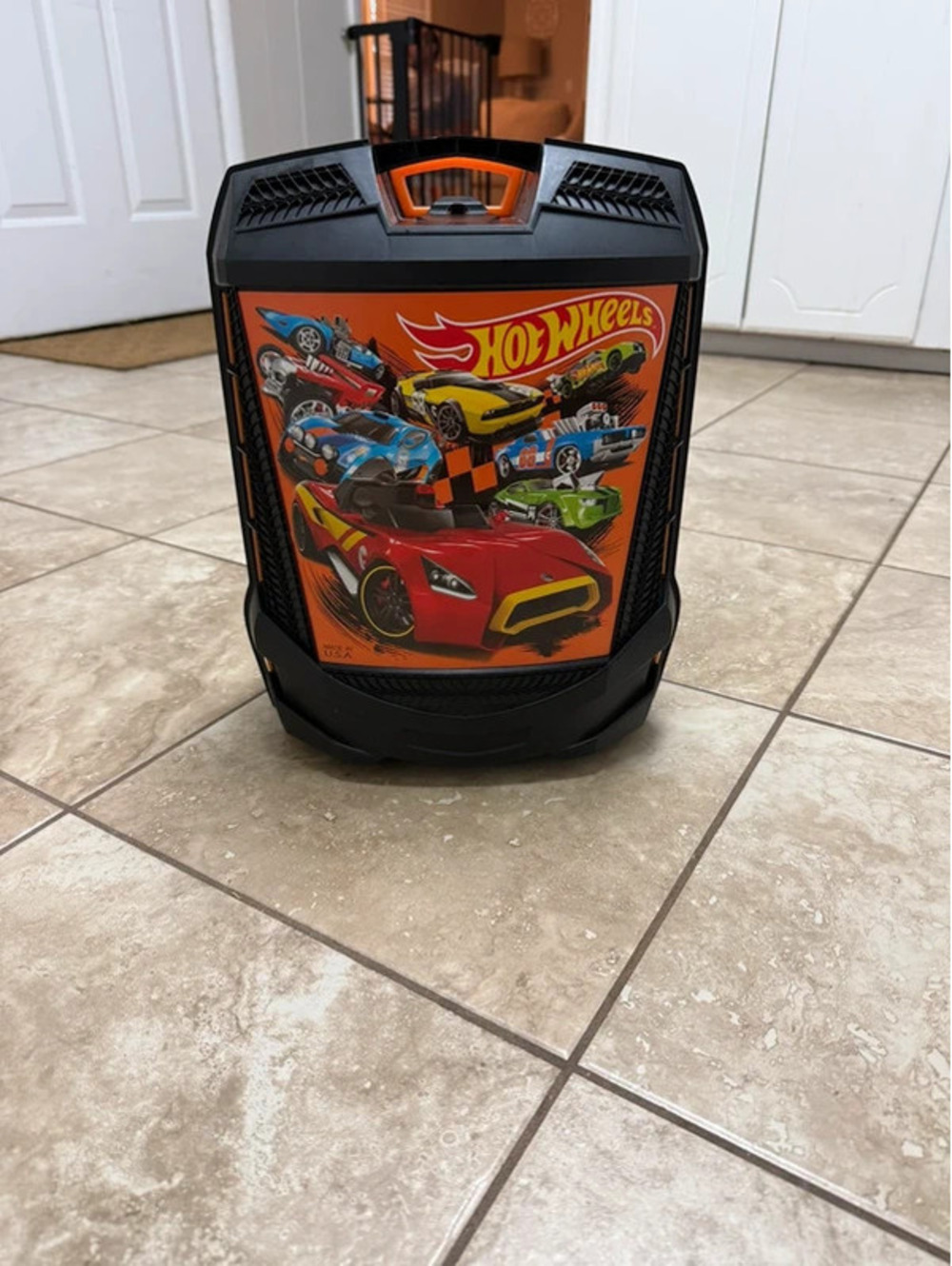 Hot Wheels 100-Car Rolling Storage Case with Retractable Handle -